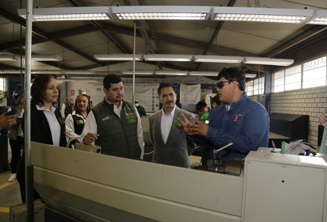 Recorrido por las aulas y espacios académicos...